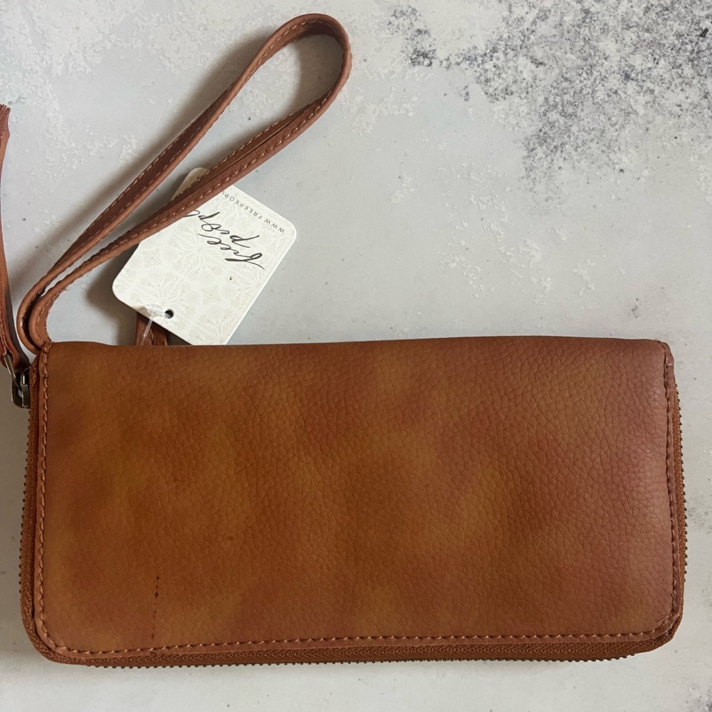 Free People Brown Soft Leather Wallet – NWT